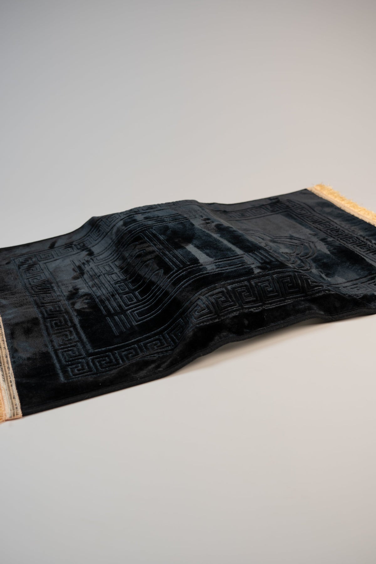 Ergonomic prayer mat in Black, side view of the padded knee cushion