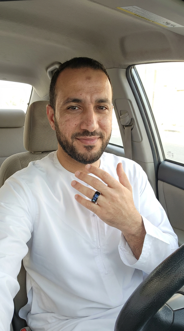 Smart Zikr Ring worn on the hand